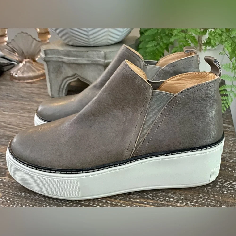 J/Slides Mika‎ Women’s 6.5 Platform Leather Slip On Sneaker Boot Bronze / Brown